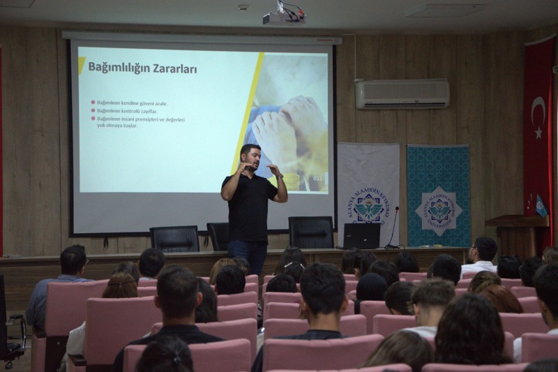 YERLEŞKEMİZDE BAĞIMLILIK İLE MÜCADELE KONFERANSI YAPILDI