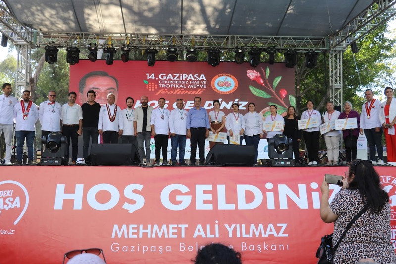 14. ÇEKİRDEKSİZ NAR VE TROPİKAL MEYVE FESTİVALİ ÇOŞKUYLA KUTLANDI