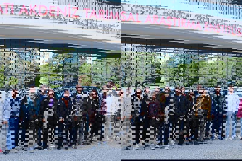 Yüksekokulumuz Tıbbi ve Aromatik Bitkiler Programı öğrencileri Batı Akdeniz Tarımsal Araştırma Enstitüsüne (BATEM) ziyarette bulundular.